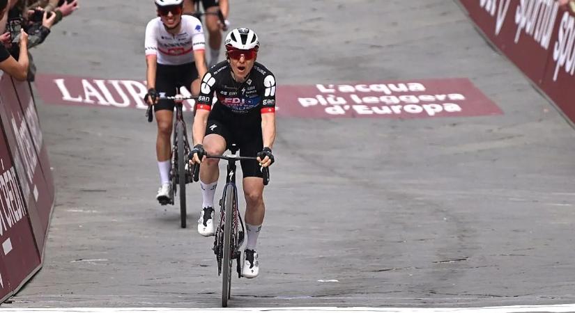Strade Bianche: svájci siker a nőknél, több esélyes eltévedés miatt szállt el