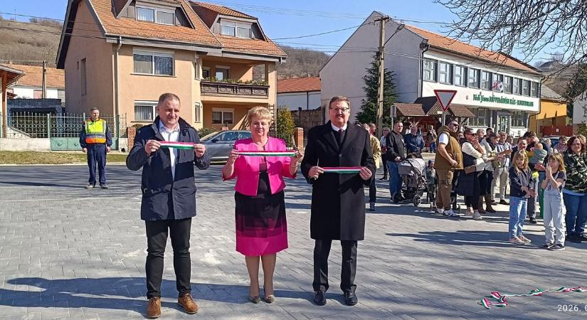 Biztonságosabb lett a közlekedés a megújult csolnoki csomópontban  GALÉRIA