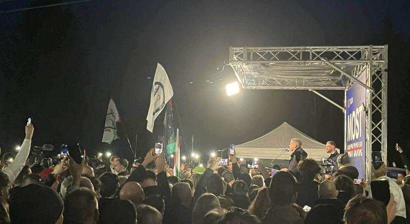 Magyar Péter Győrújbaráton tartott fórumot