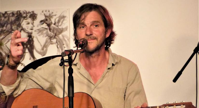 Egerbe jön az ismert művész, Kollár-Klemencz László – itt lehet vele találkozni