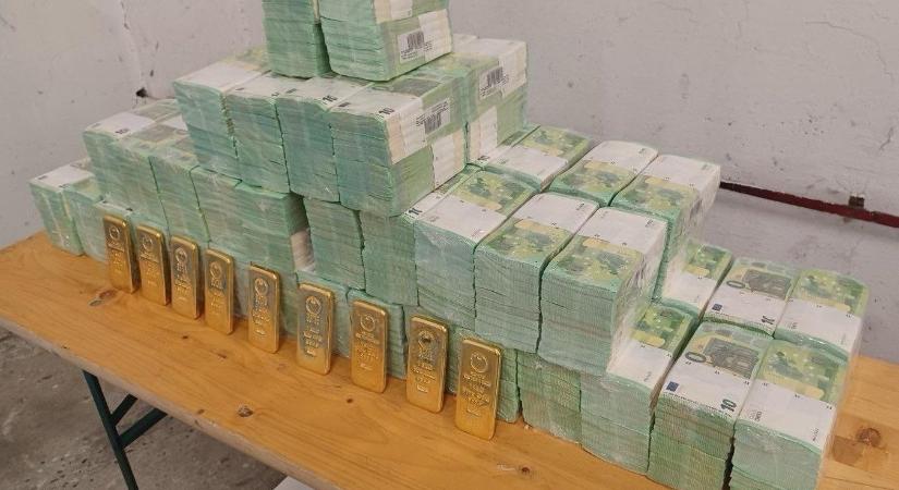 Szijjártó már rémeket lát, de az osztrákok szerint semmi különös nincs az ukrán pénzszállításban