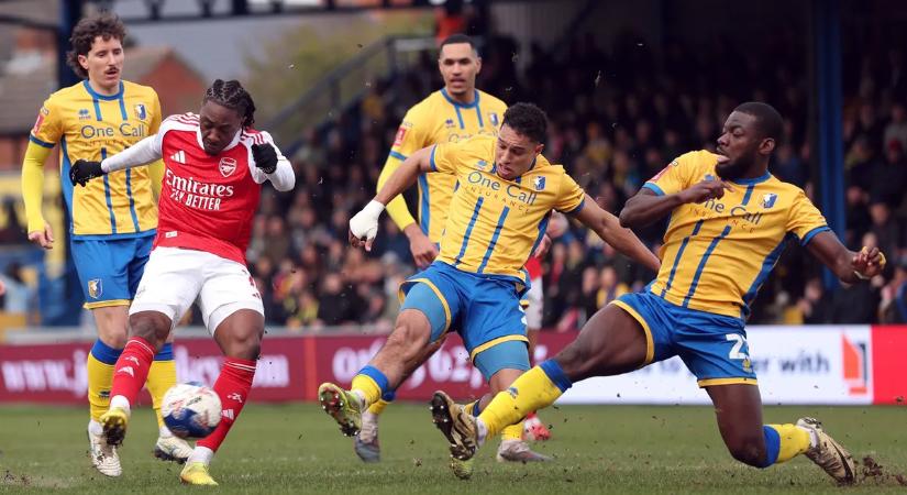 Helytállt a harmadosztályú Mansfield, de nem tudott mit kezdeni az Arsenal bombagóljaival