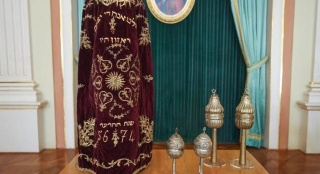 Történelmi restitúció: 91, a nácik által elrabolt judaika tér vissza Görögországba