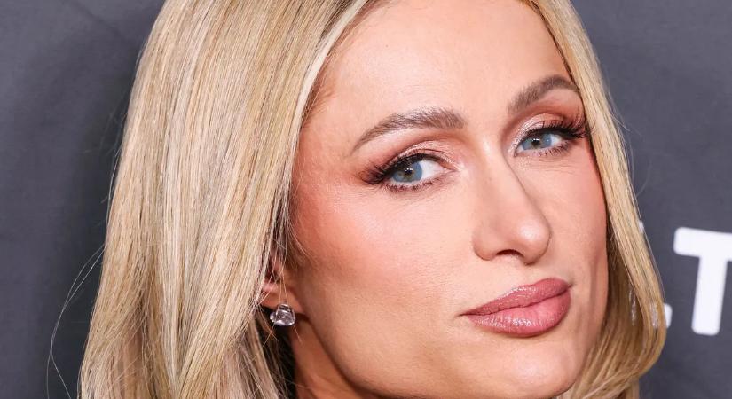 Paris Hilton meztelenre vetkőzött! Mindössze egy tiara volt rajta