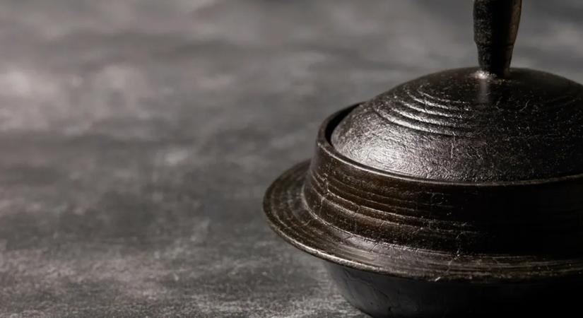 Ez történik valójában, ha az öntöttvas edényt beteszed a mosogatógépbe
