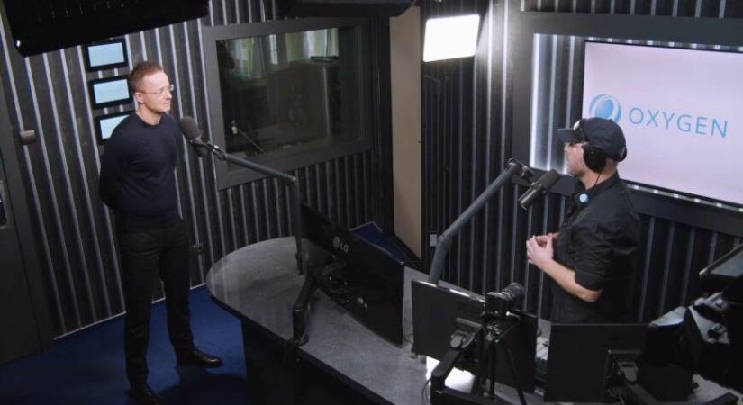 Szijjártó Péter: „Fogják a fejüket a győri vállalatvezetők”