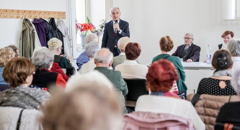 Örömben és bánatban is, idősen is közösségben