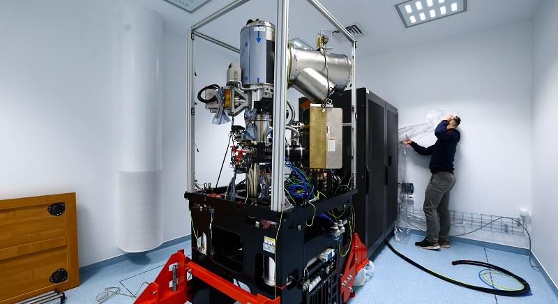 Célegyenesben az SZTE négy és félmilliárdos krio-elektronmikroszkópos fejlesztése