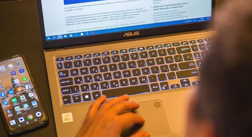 A rendőrség figyelmeztet: egy kattintásból is meglehet a baj – új online trükkel próbálkoznak a csalók