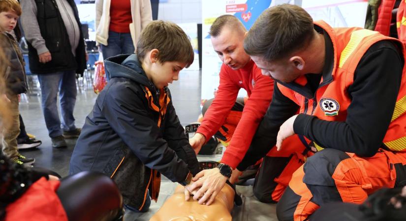 Egészség-MENTŐ Nap a városban: mutatjuk, milyen élmények várták a résztvevőket (fotók)