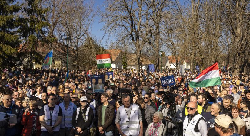 Magyar Péter Budakeszin: „Még Goebbels is megnyalta volna mind a tíz ujját, ha olyan propagandája lett volna, mint Orbán Viktornak”