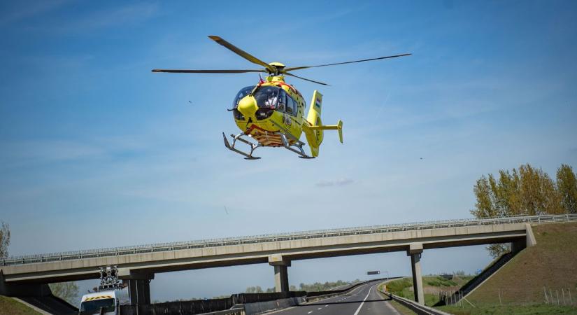Mentőhelikopter is érkezett a Bonnya és Somogyacsa közötti balesethez