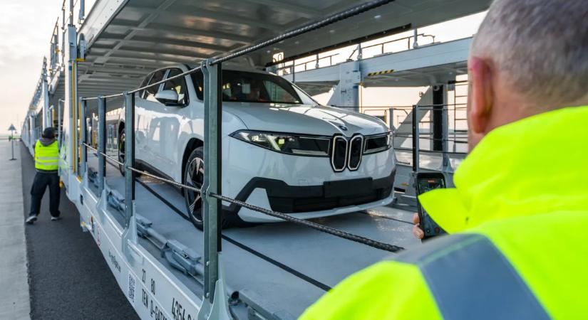 Ezt látni kell! – sínen vannak az első BMW-k a debreceni gyárból