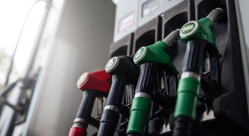 Már bevezették a tankolási korlátozást egy hazai benzinkúton