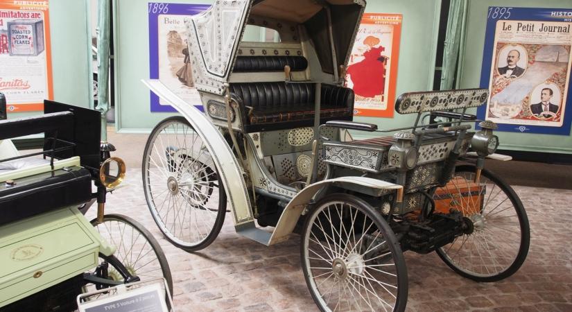 Itt egy autó, amiben nincs kormány, és ez nem a jövő