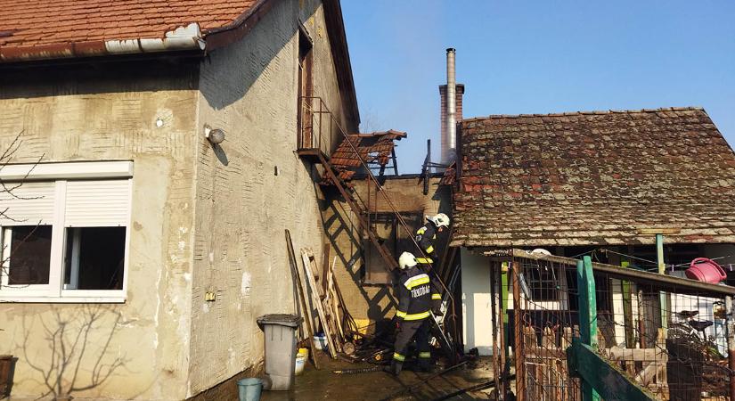 Tűz ütött ki egy füzesgyarmati ház kazánházában