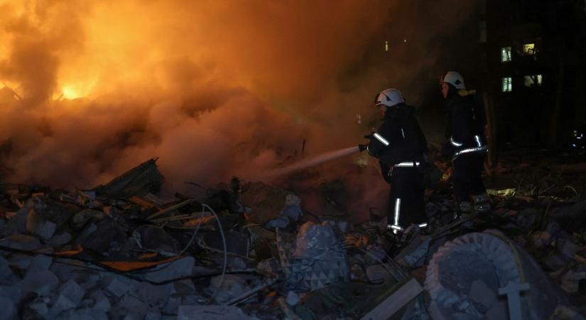 Drónok százai zúdultak több ukrán megyére, evakuálják a civileket