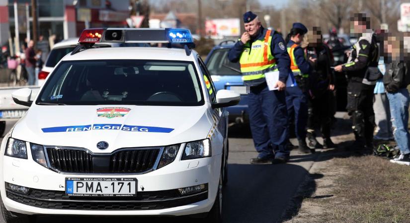 Elvesztette uralmát járműje felett a motoros a felvonuláson