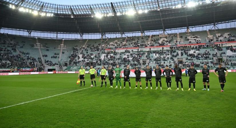 A lengyel foci fekete napja? Szürreális „meccset” rendeztek