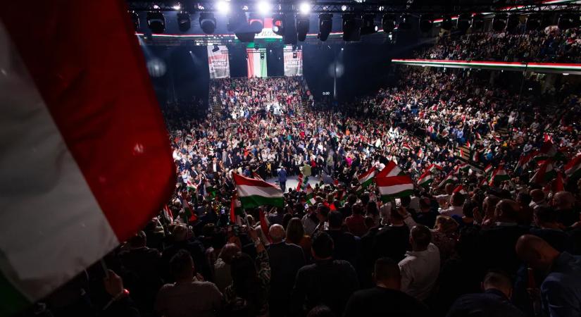 „Tényleg a legnagyobb” – eddig nem látott felvételek kerültek elő a Háborúellenes Gyűlésről, ezt a napot egy darabig biztos nem felejti el Orbán Viktor