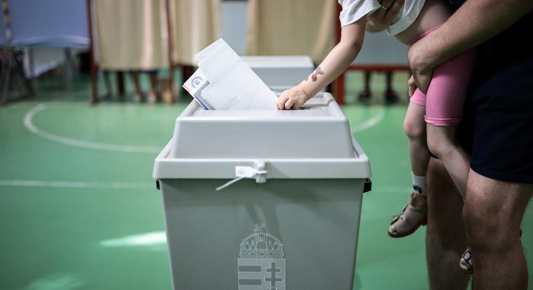 Kisorsolták az országos pártlisták szavazólapi sorrendjét: a Tisza a harmadik, míg a Fidesz az utolsó helyre került