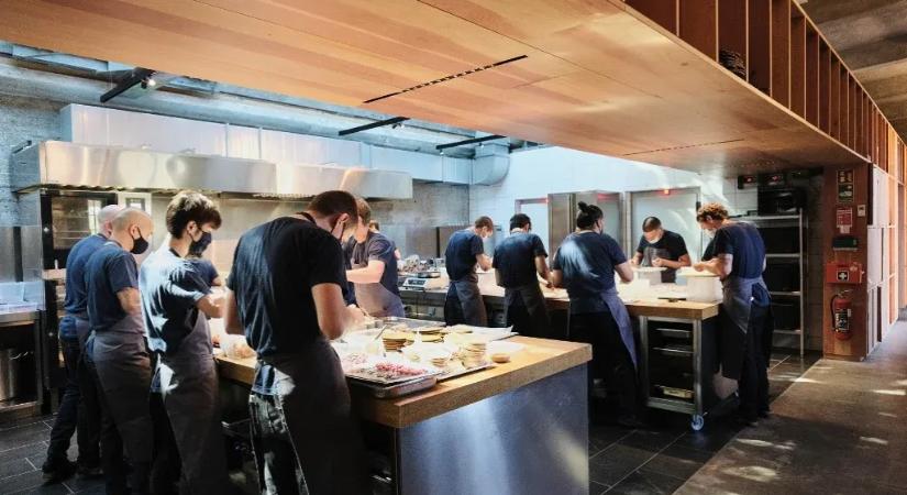 A világ legjobb éttermének kikiáltott Noma volt dolgozói szerint az alapító séf bántalmazta őket