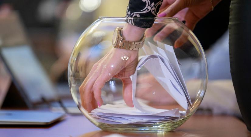 Fontos döntést hozott a választási bizottság: itt a pártok sorrendje a szavazólapon