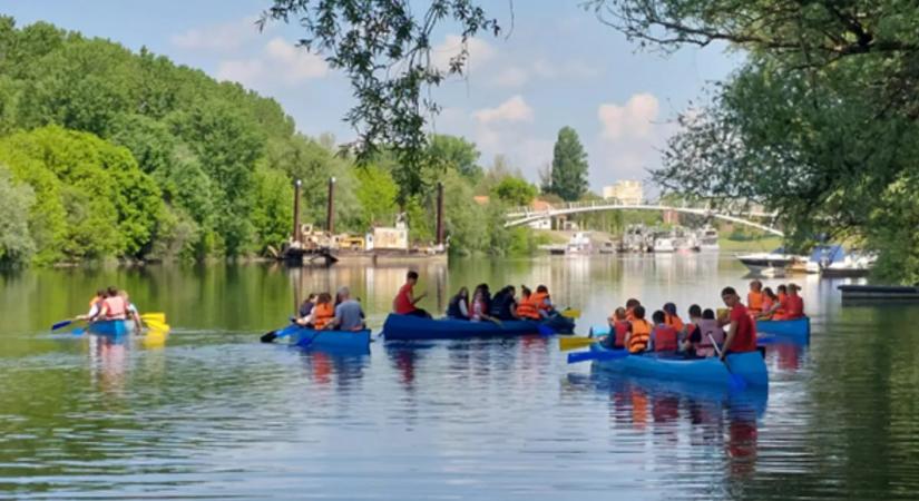 Baján egész évben különböző programokkal várják az evezni vágyókat
