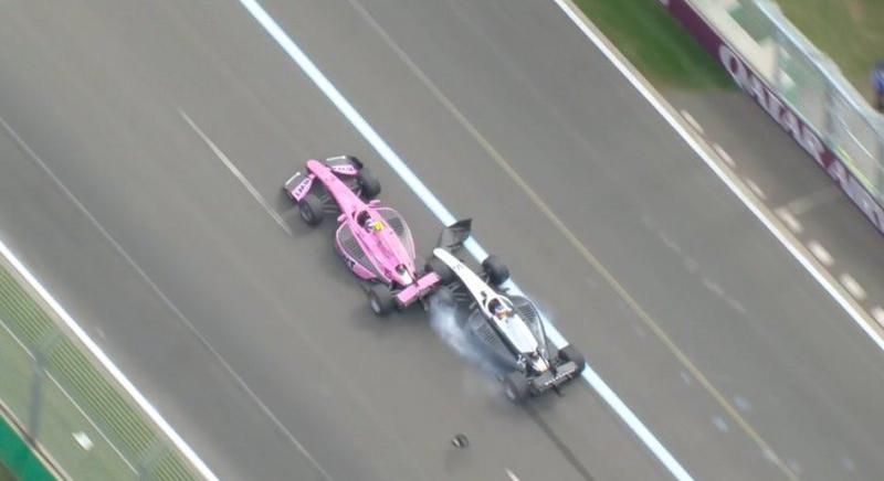 Dunne a csapattársával ütközött, bolgár Red Bull-junior nyerte az F2-esek melbourne-i főfutamát