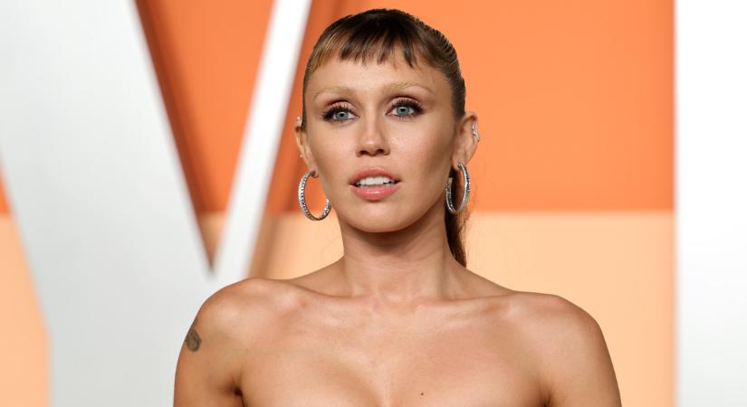 8 frizura, ami egy nőnek sem áll jól, mégis sokan viselik