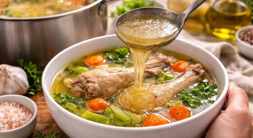 A patikai étrend-kiegészítők helyett ezt a húslevest iszom. Egy apró trükk teszi valódi kollagénforrássá