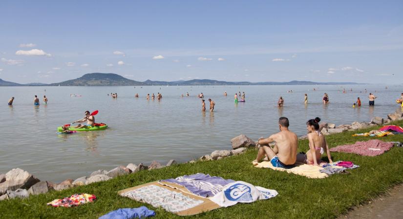 Veszélyes baktériumot találtak a Balaton vizében, elfelejthetjük idén a fürdőzést?