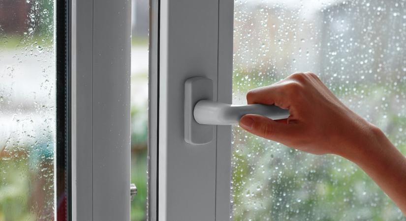 Sokan nem tudják: ezért kell mindig kinyitni az ablakot, ha esik az eső