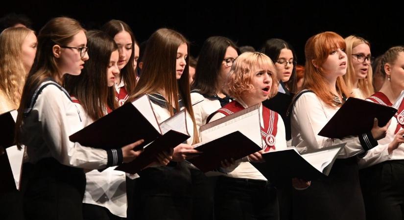 195. évfordulóját ünnepelte a Verseghy Ferenc Gimnázium