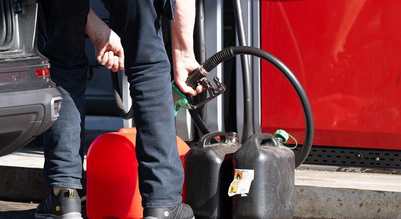 Újabb benzinkút vezetett be üzemanyag korlátozást, van, ahol elfogyott a dízel