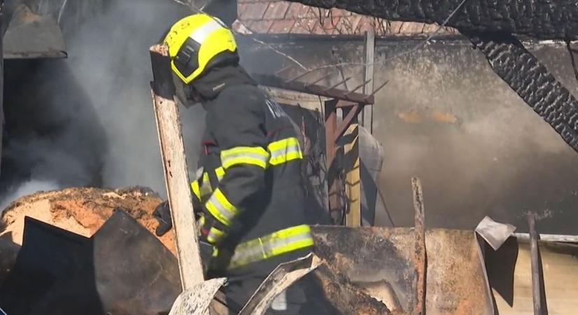 Két gázpalack fel is robbant az oltás alatt a ludasi tűzben