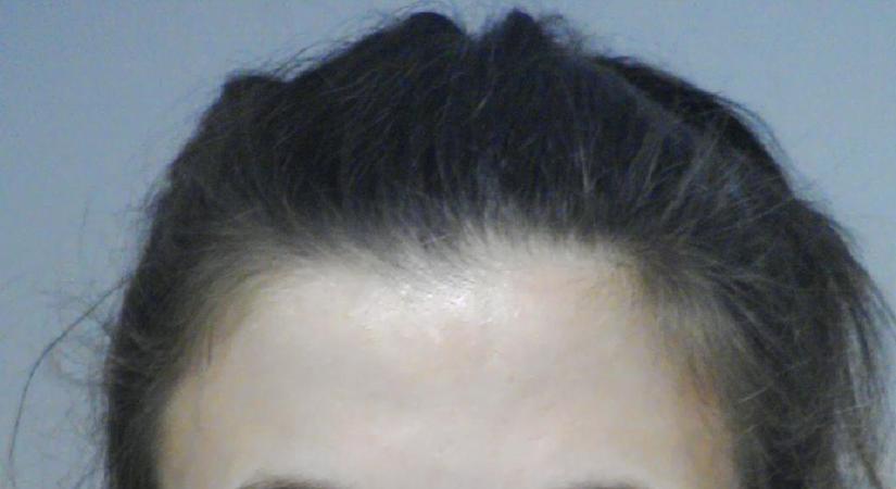 Ránézésre senki sem gondolná, hogy ilyen bűncselekmény miatt keresik ezt a nőt