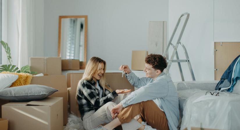 A túl korai összeköltözés buktatói: amikor nem szerelemből, hanem bizonytalanságból történik