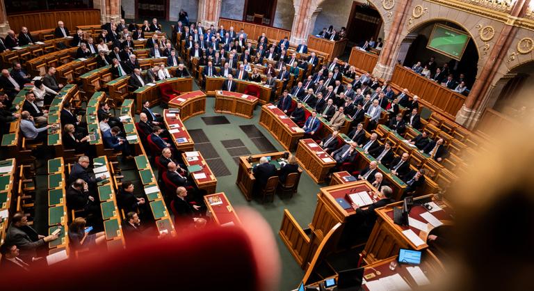 Még a választás előtt, az utolsó parlamenti napon fontos döntéseket hozhatnak a képviselők