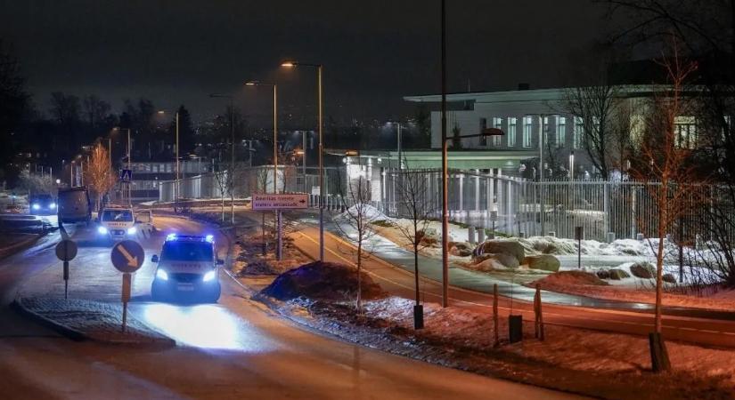 Rejtélyes robbanás történt az amerikai nagykövetségnél