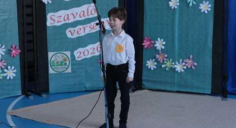 Több mint 90-en voltak a Felfénylő Szavakon (tvkeszthely.hu)