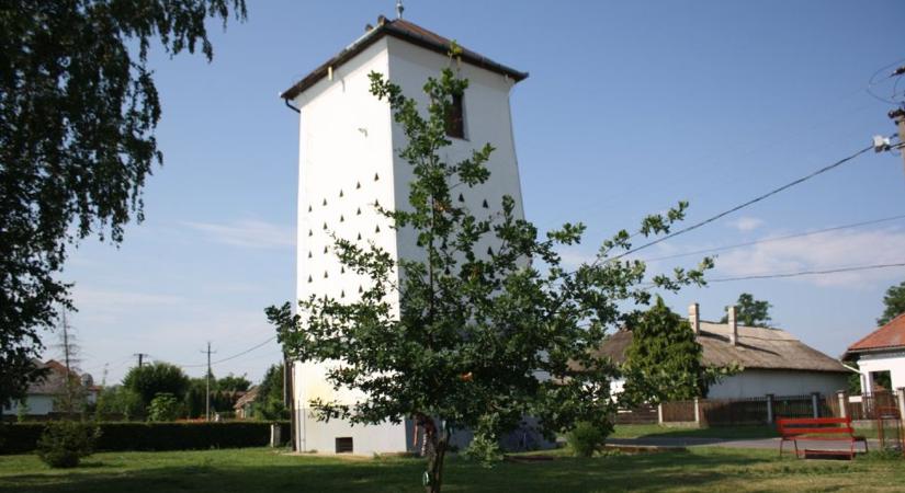 Fejet hajtanak a szabadságharc hősei előtt