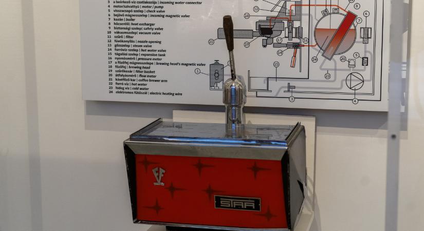 Lefőtt a kávé a Kazinczy utcában