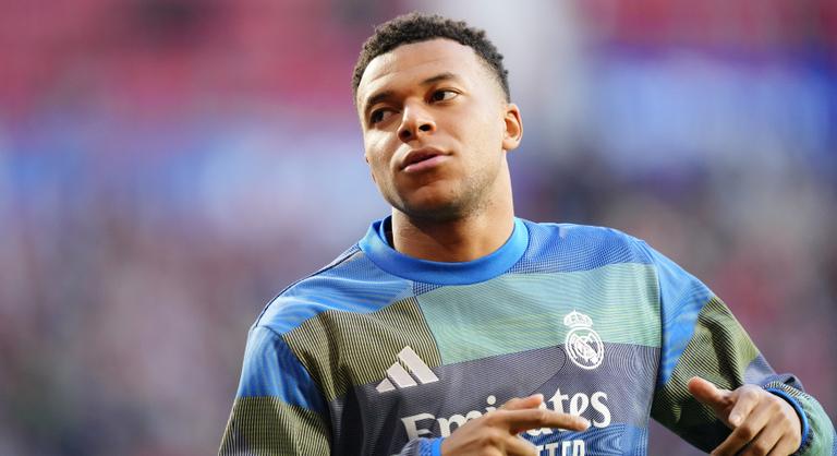 Kylian Mbappé becsajozott, Párizsban kapták őket lencsevégre