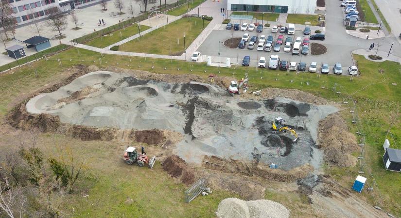 Gőzerővel épül Szekszárd új nemzetközi szintű beruházása (videóval)