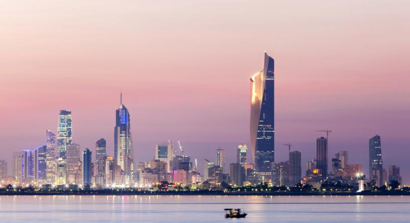 Egyre durvul a közel-keleti háború, találat ért egy kuvati felhőkarcolót is