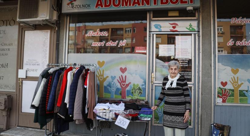 Bukósisaktól az óriásmaciig: Szolnok rejtett kincsesbányájában a kedvesség az igazi fizetőeszköz