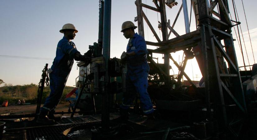 Kuvait is leállítja az olajkitermelést – vasárnaptól napi 300 ezer hordó tűnik el