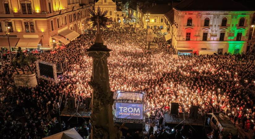 Magyar Péter szerint „soha nem látott, tízezres tömeg” várta Pécsen
