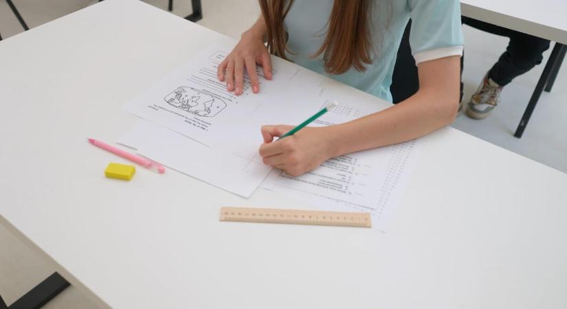 Egyáltalán nem mindegy, hogy tollal vagy laptopon jegyzetelsz az iskolában